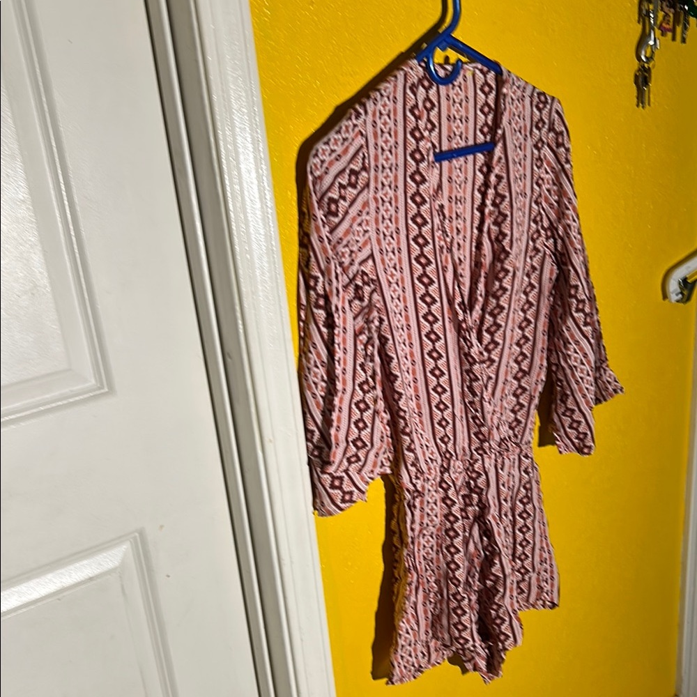 Chic Patterned Wrap Romper - Picture 3 of 6